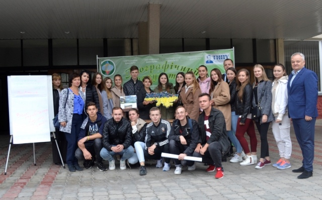  Фінальне фото учасників вітального флешмобу